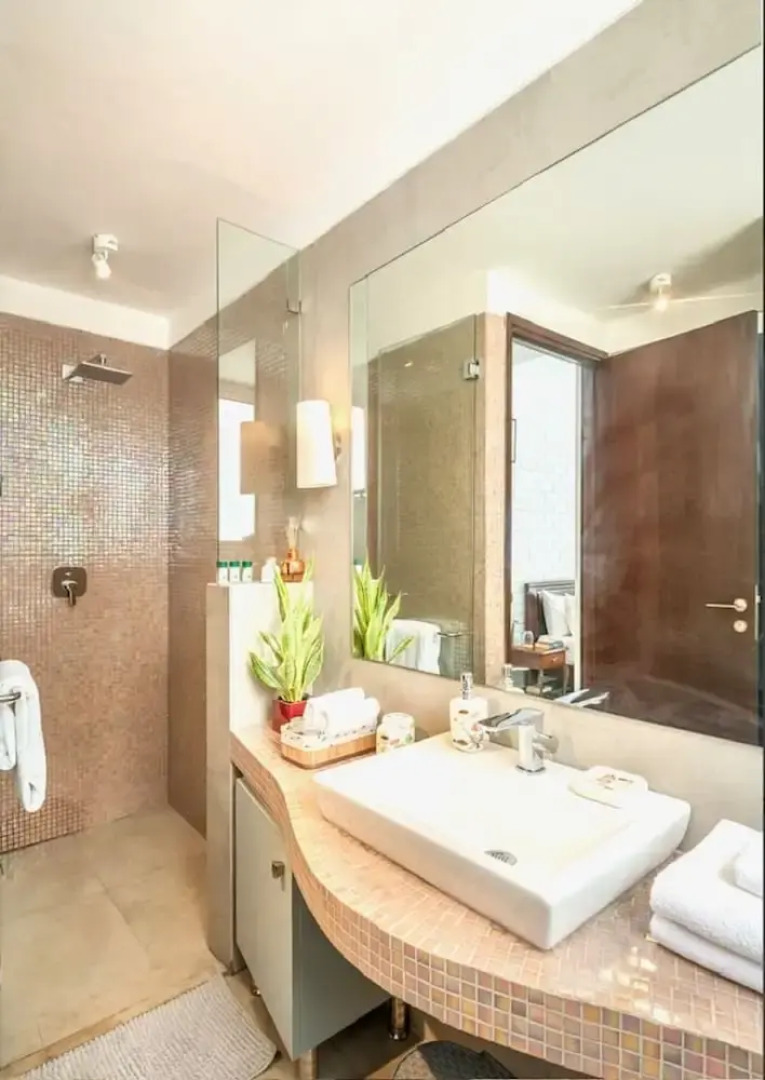 Modern Tropical 2bhk Near Beach Pool Garden