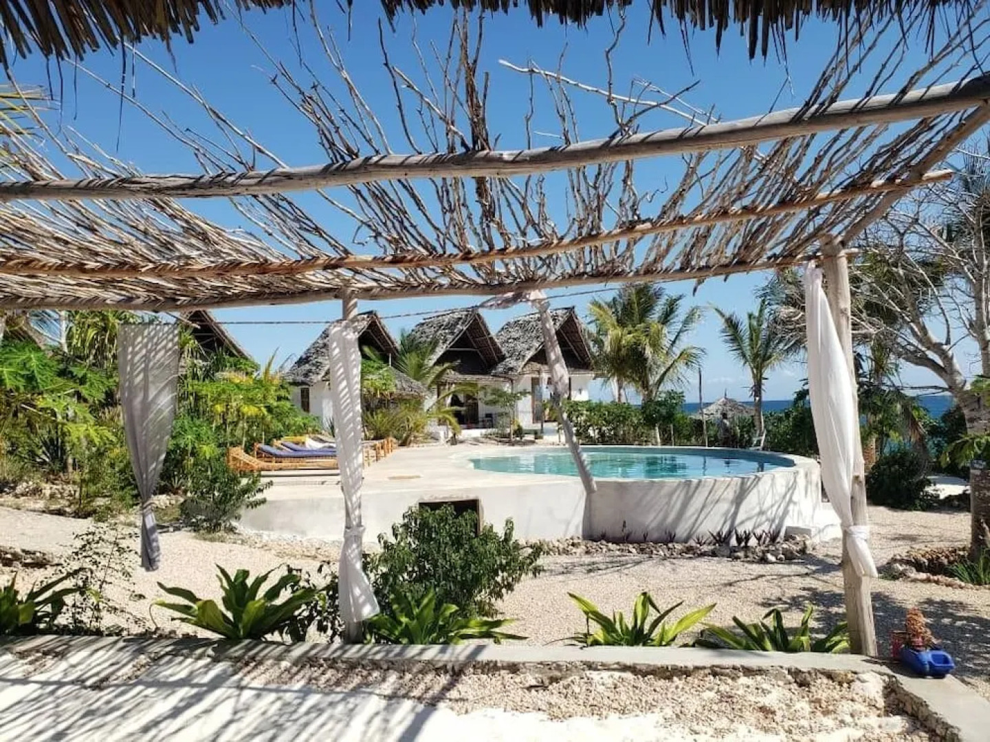 Kusini Beach Bungalows