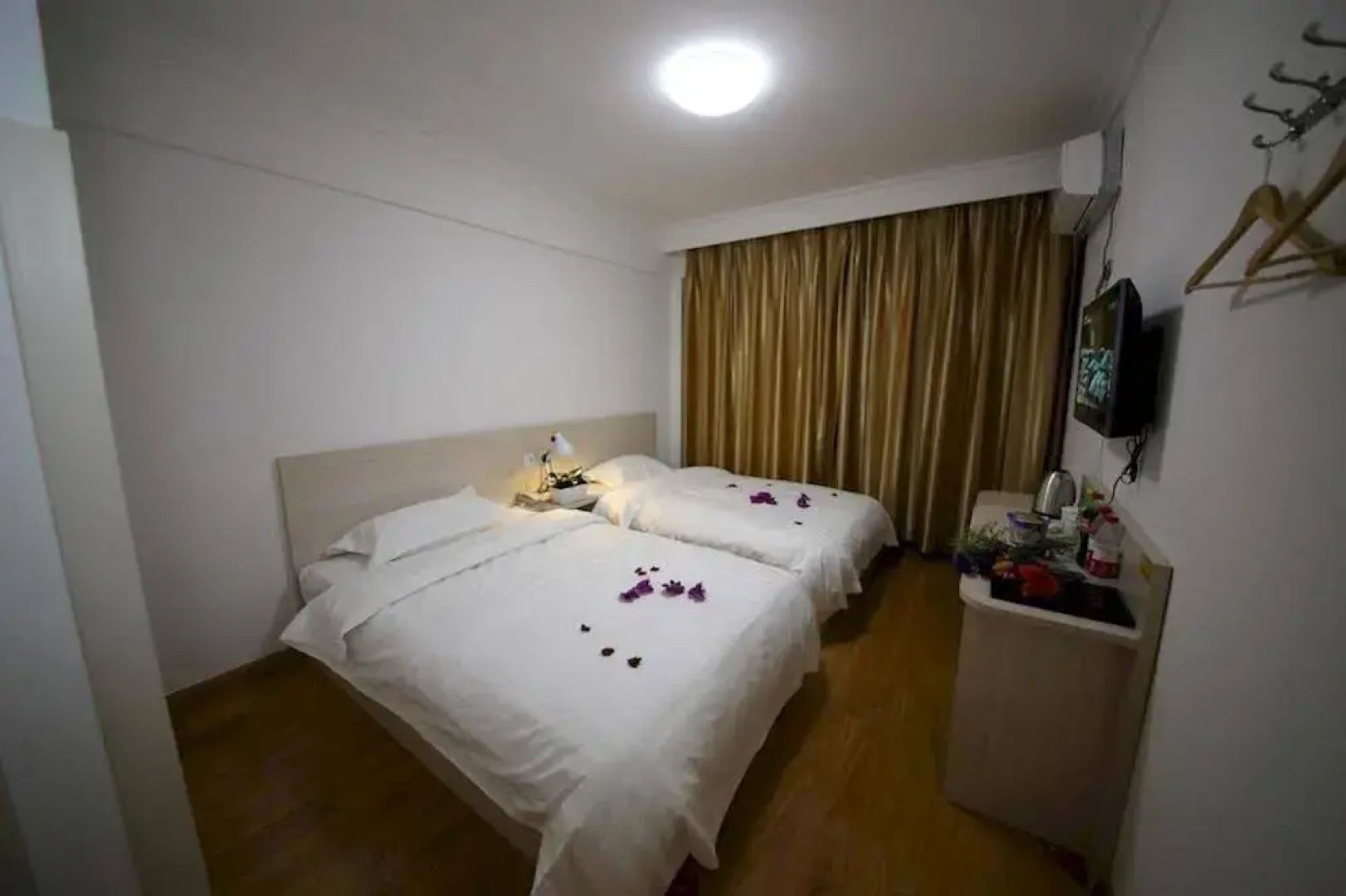 Jinhong Express Hotel