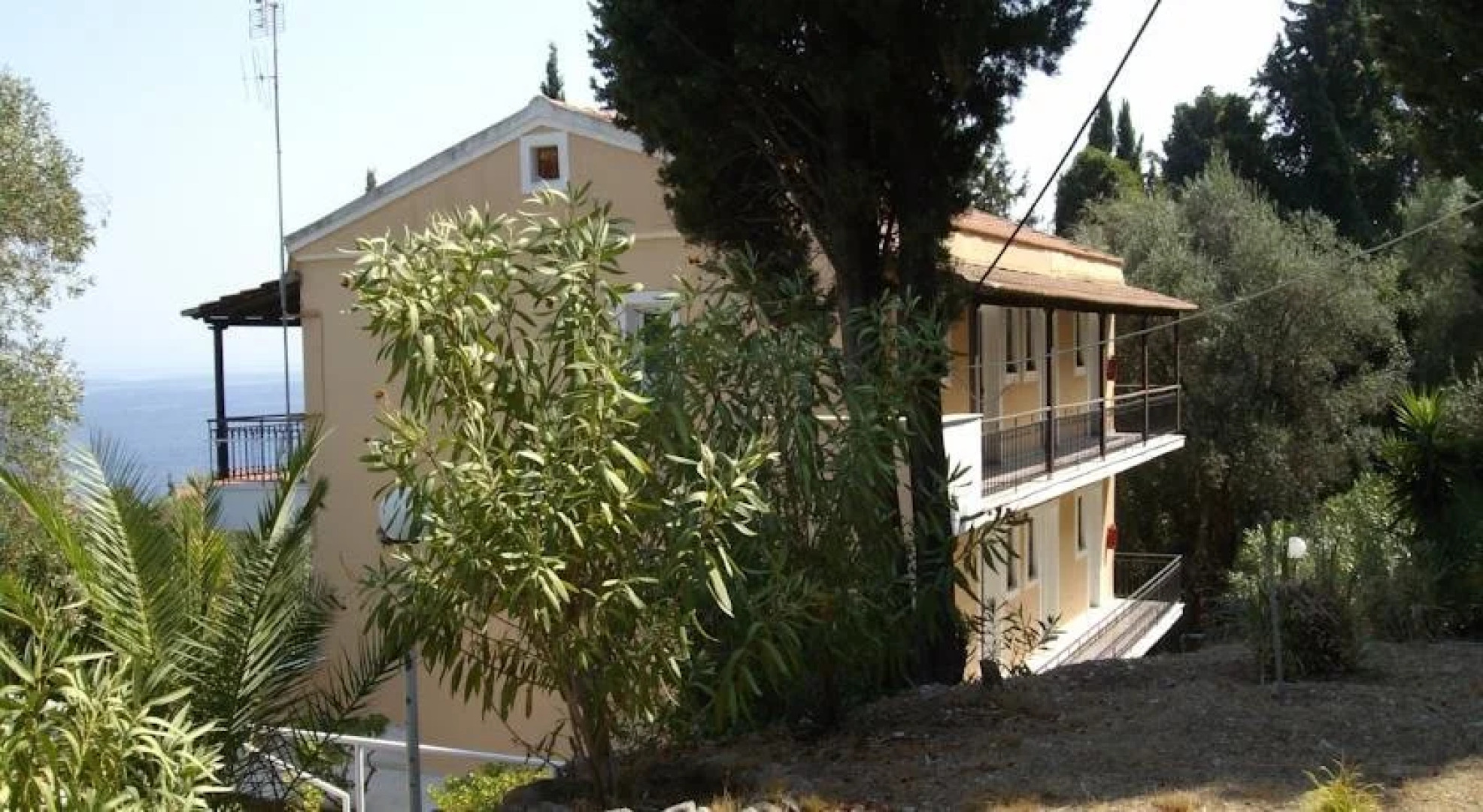 Spiros Apartments