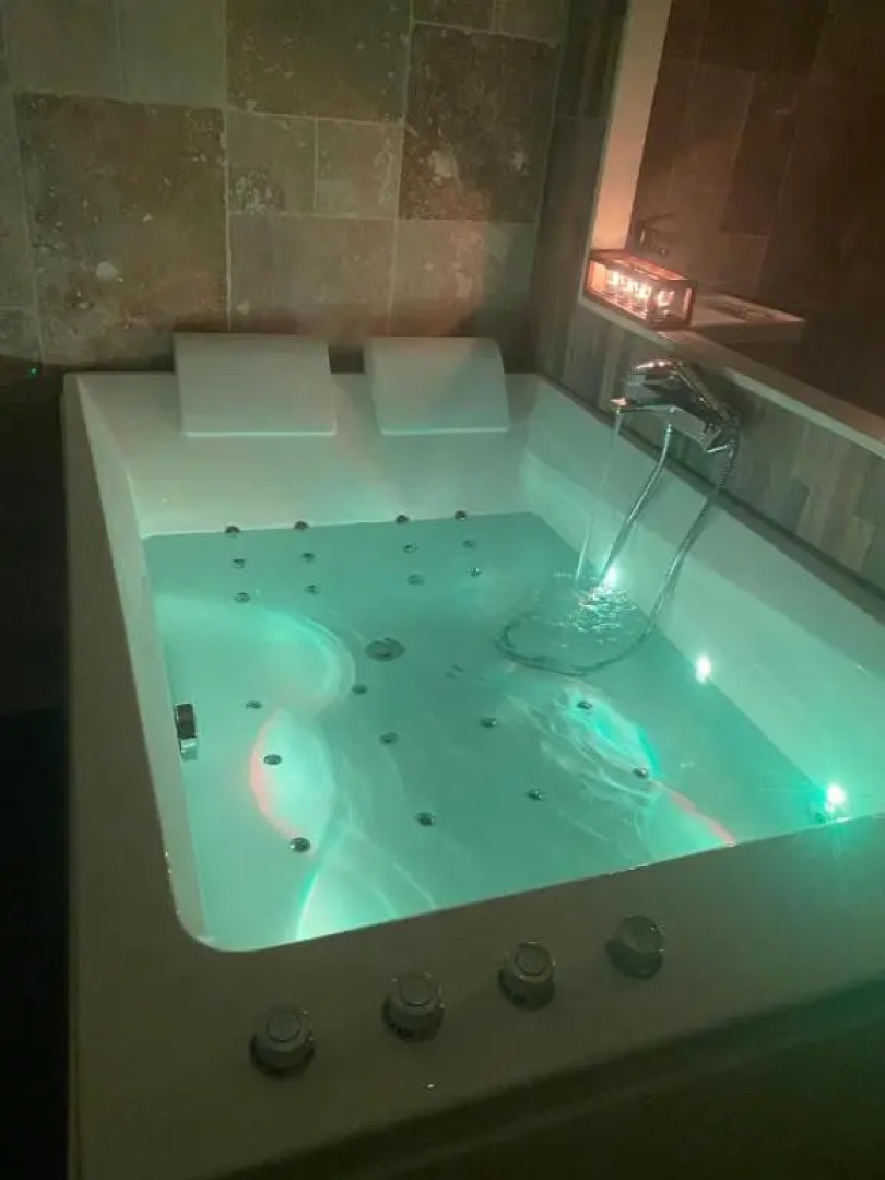 The Montreal Suite (Adults Only)