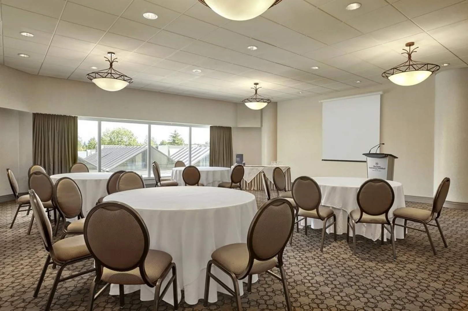Sheraton Vancouver Guildford Hotel