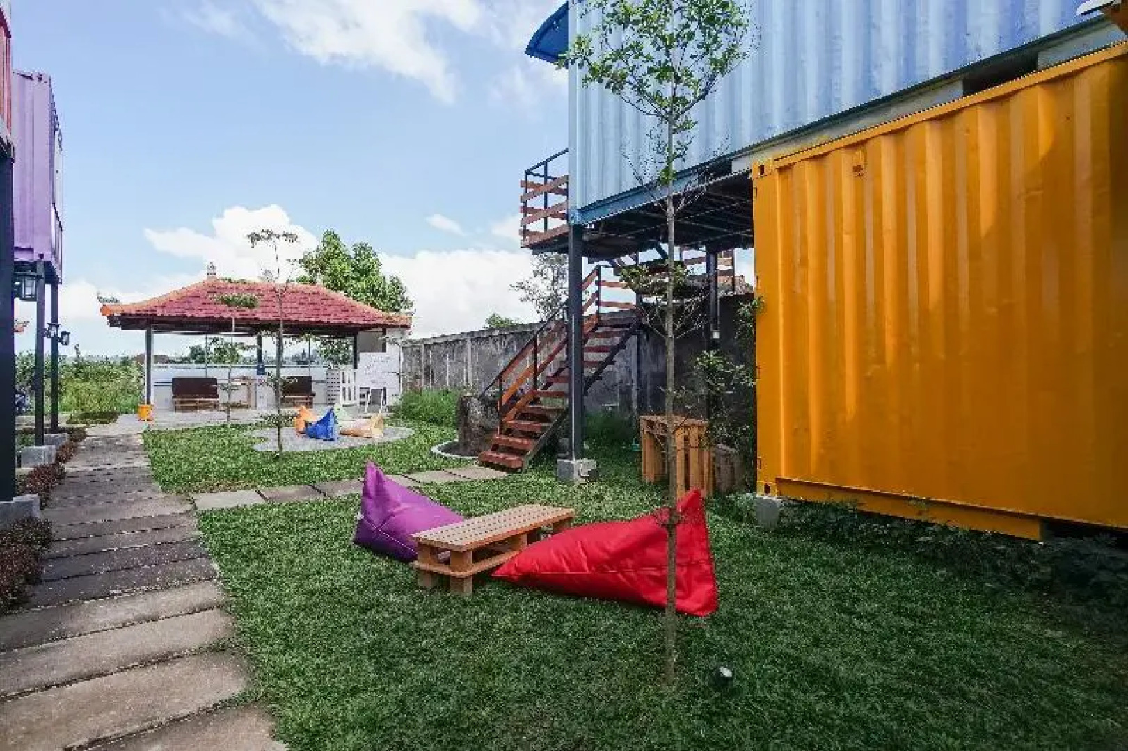 Container Smart Stay (CSS)