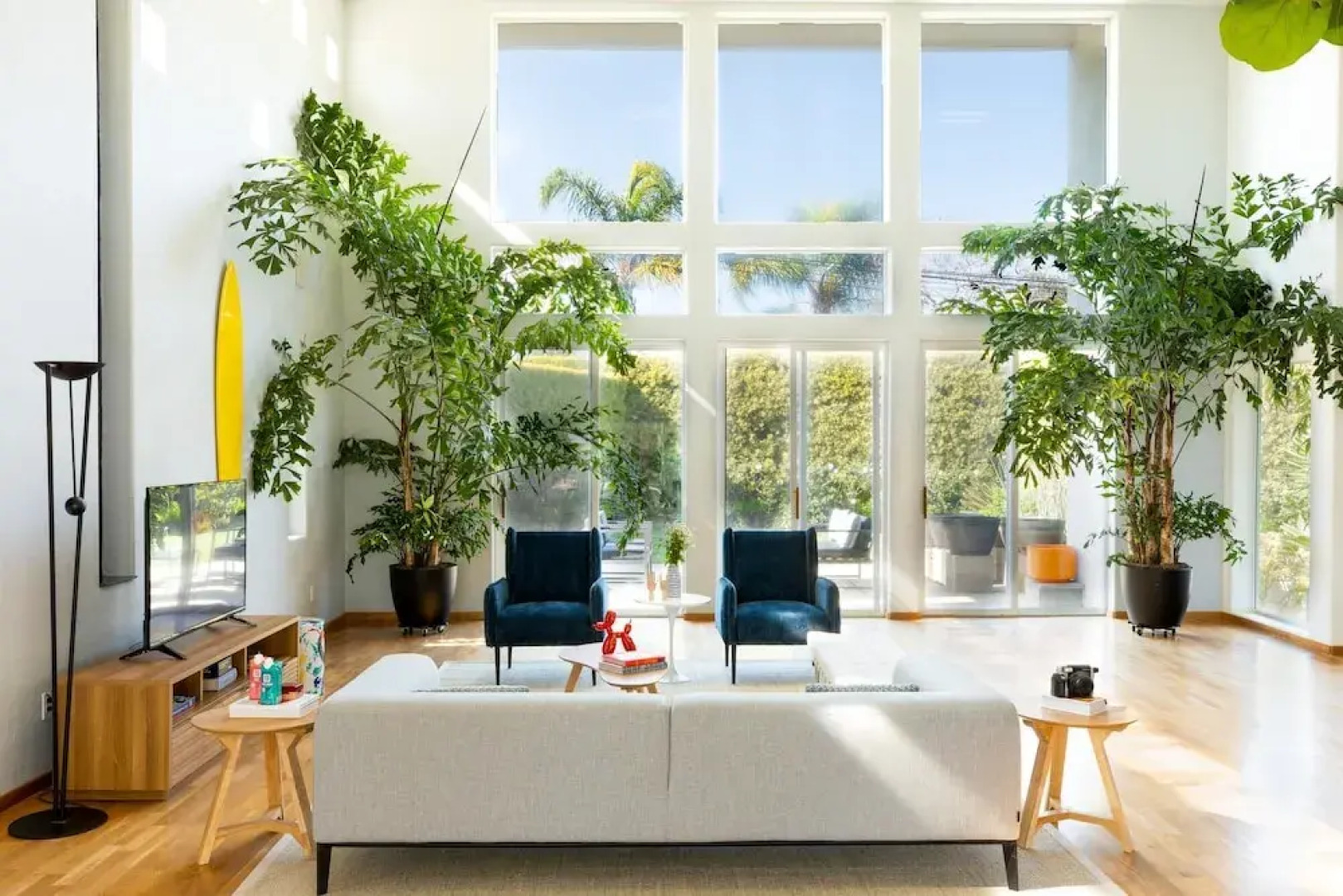 Beachcomber by AvantStay | 1 Block from Beach - Modern Estate w/ Ocean Views