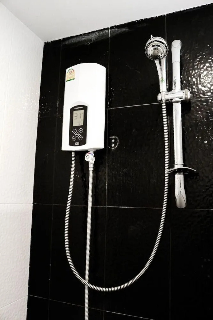 RQ Bangkok Sukhumvit 107 by Collection O