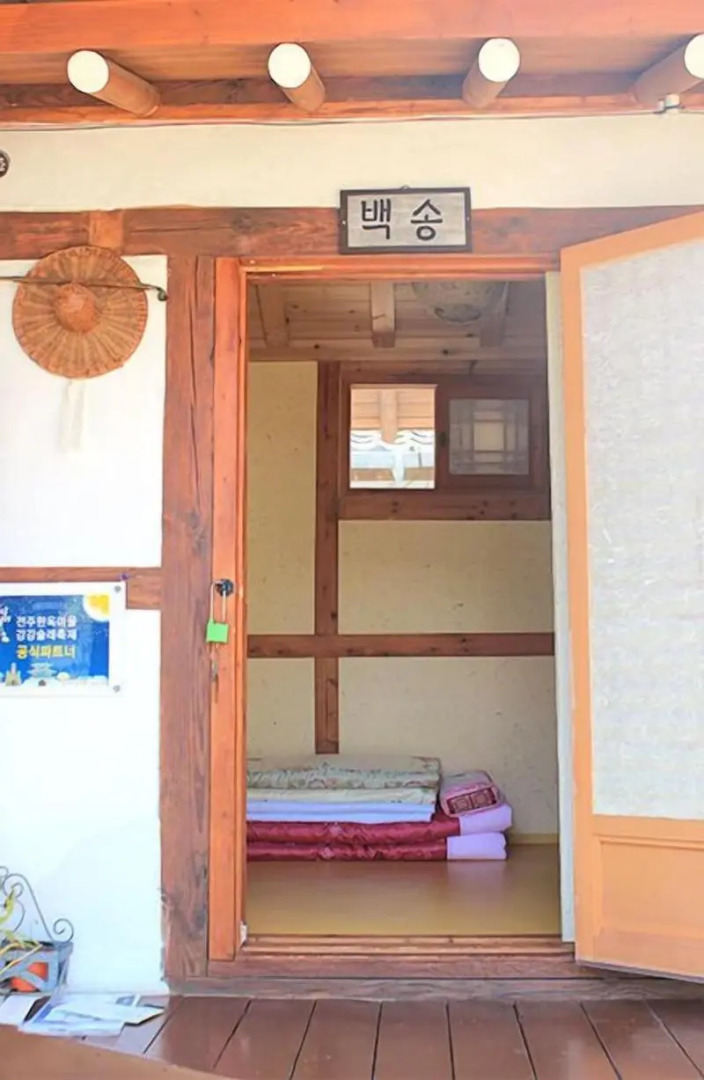 Hanulgiwa Hanok Stay