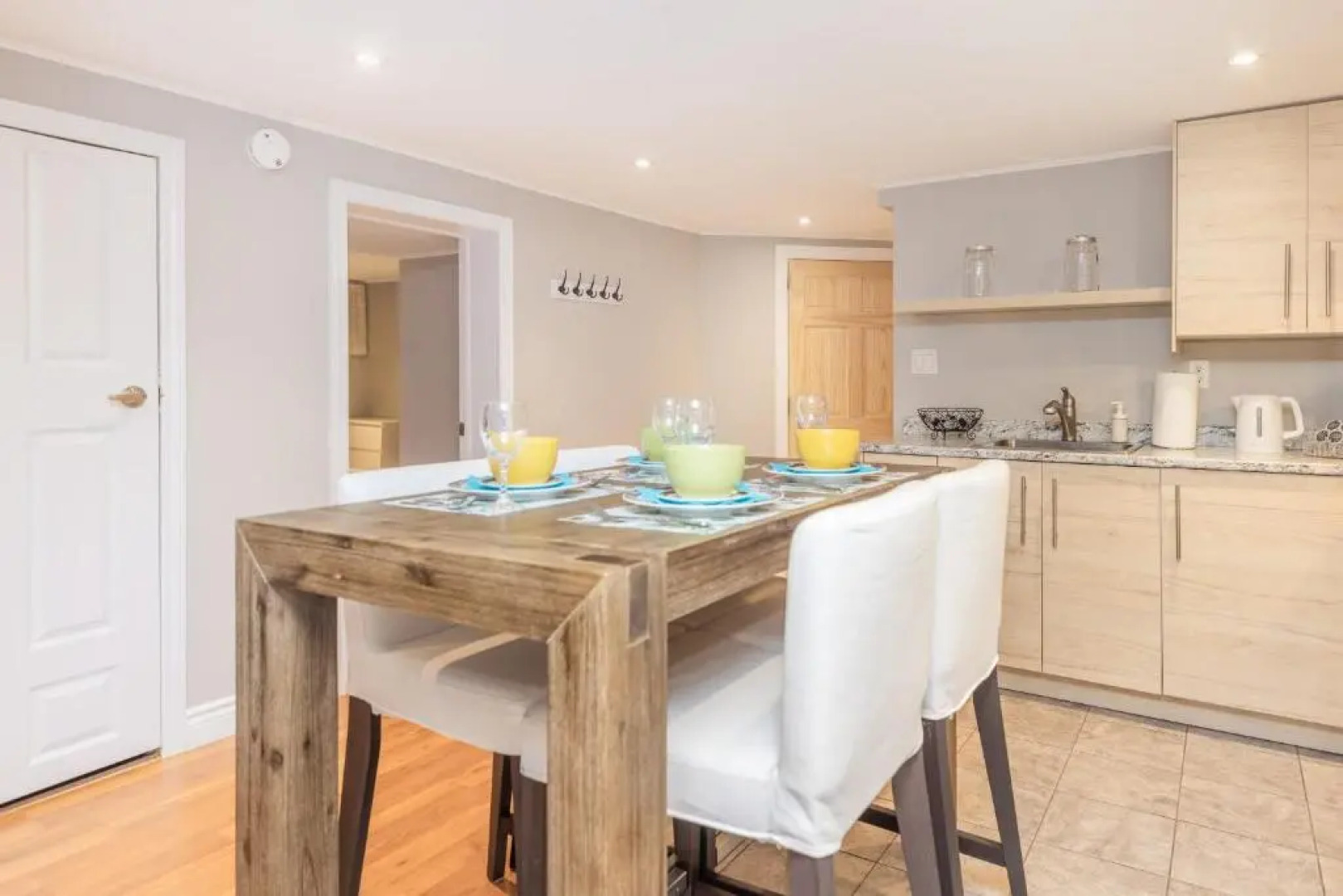 1BR Apartment w King Bed Near Downtown Ottawa