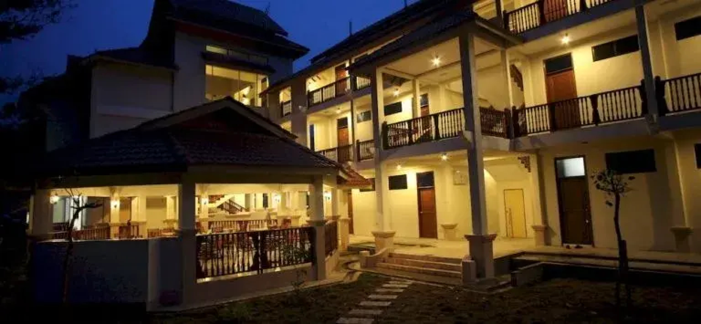 Suria Hill Country House