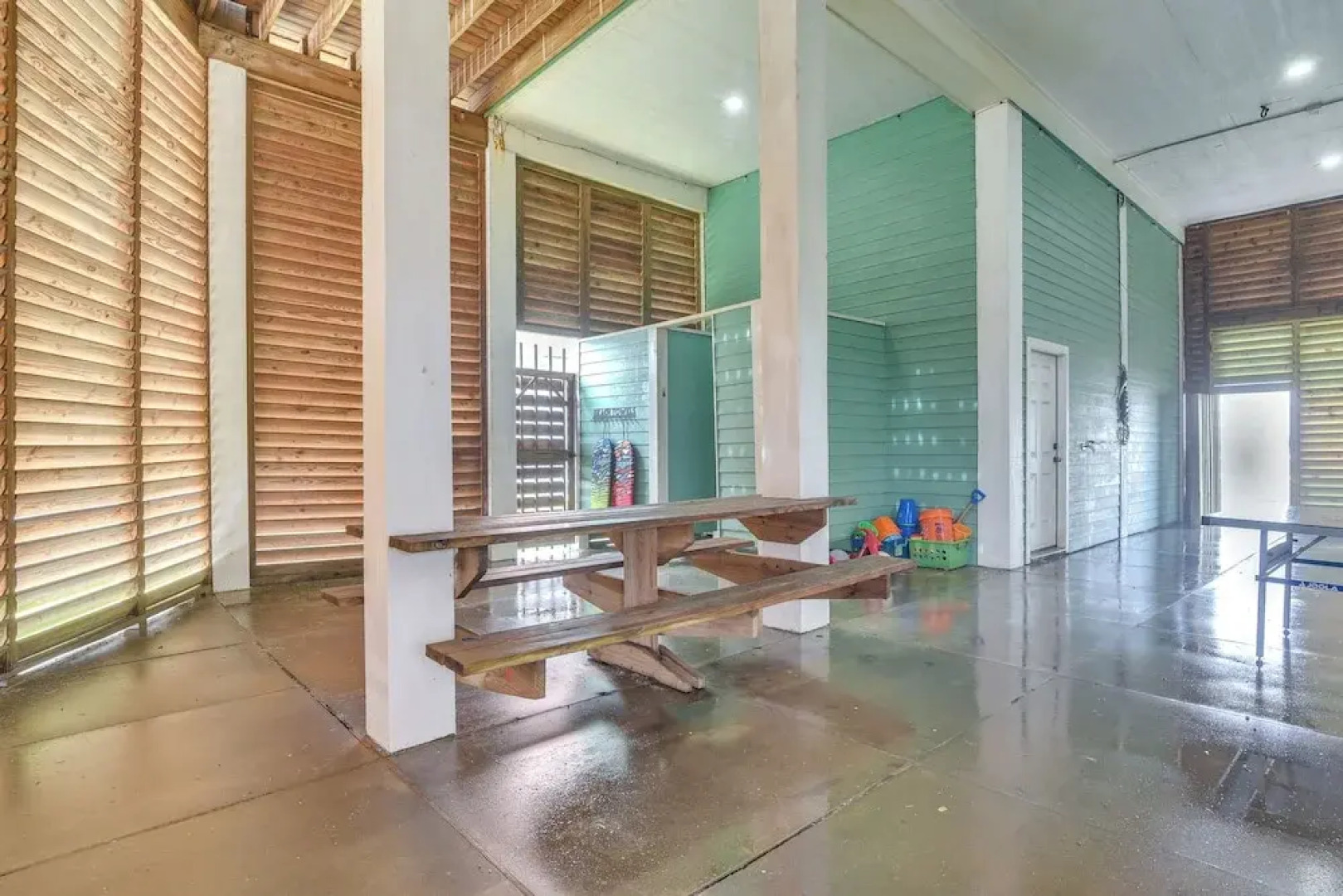 Oceanfront Crystal Beach Vacation Home w/ Deck!