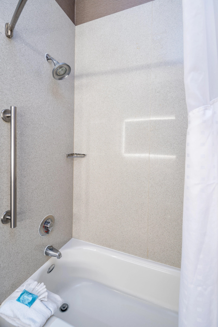 Holiday Inn Express & Suites Santa Clara by IHG