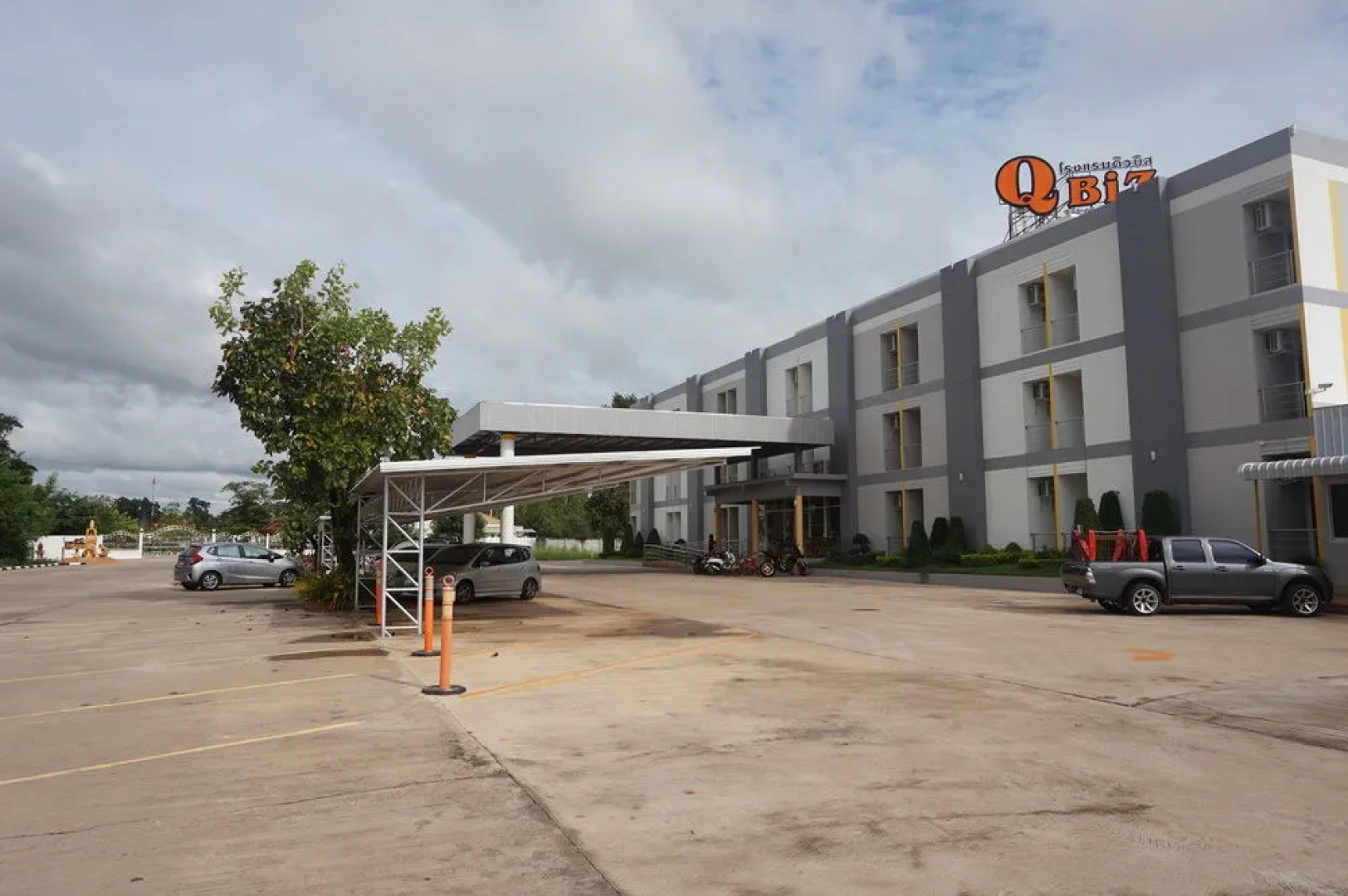 QBiz Hotel Kalasin