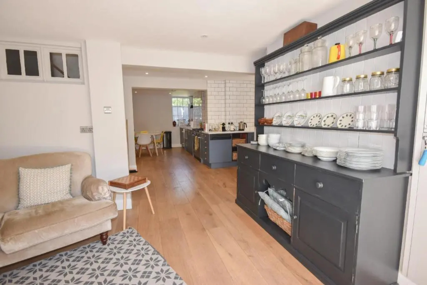 Arden Villa Sleeps 8 Moments From the Golden Sandy Beach of Ryde