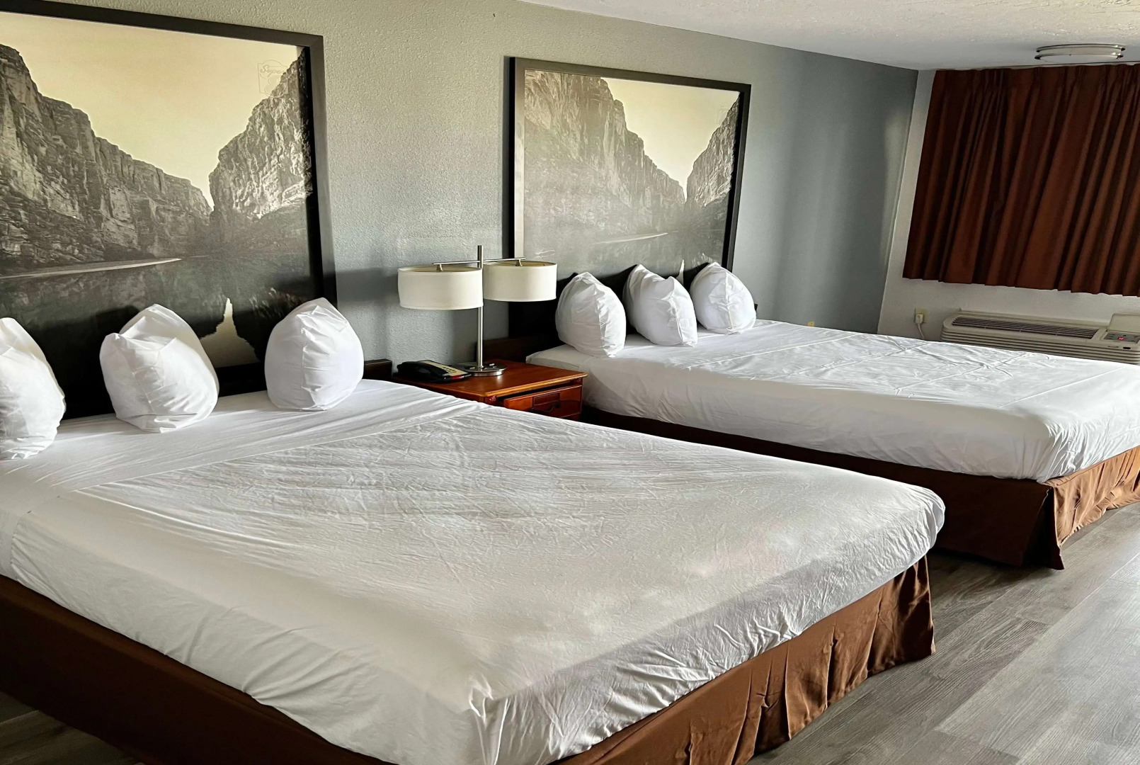 Super 8 by Wyndham Sealy