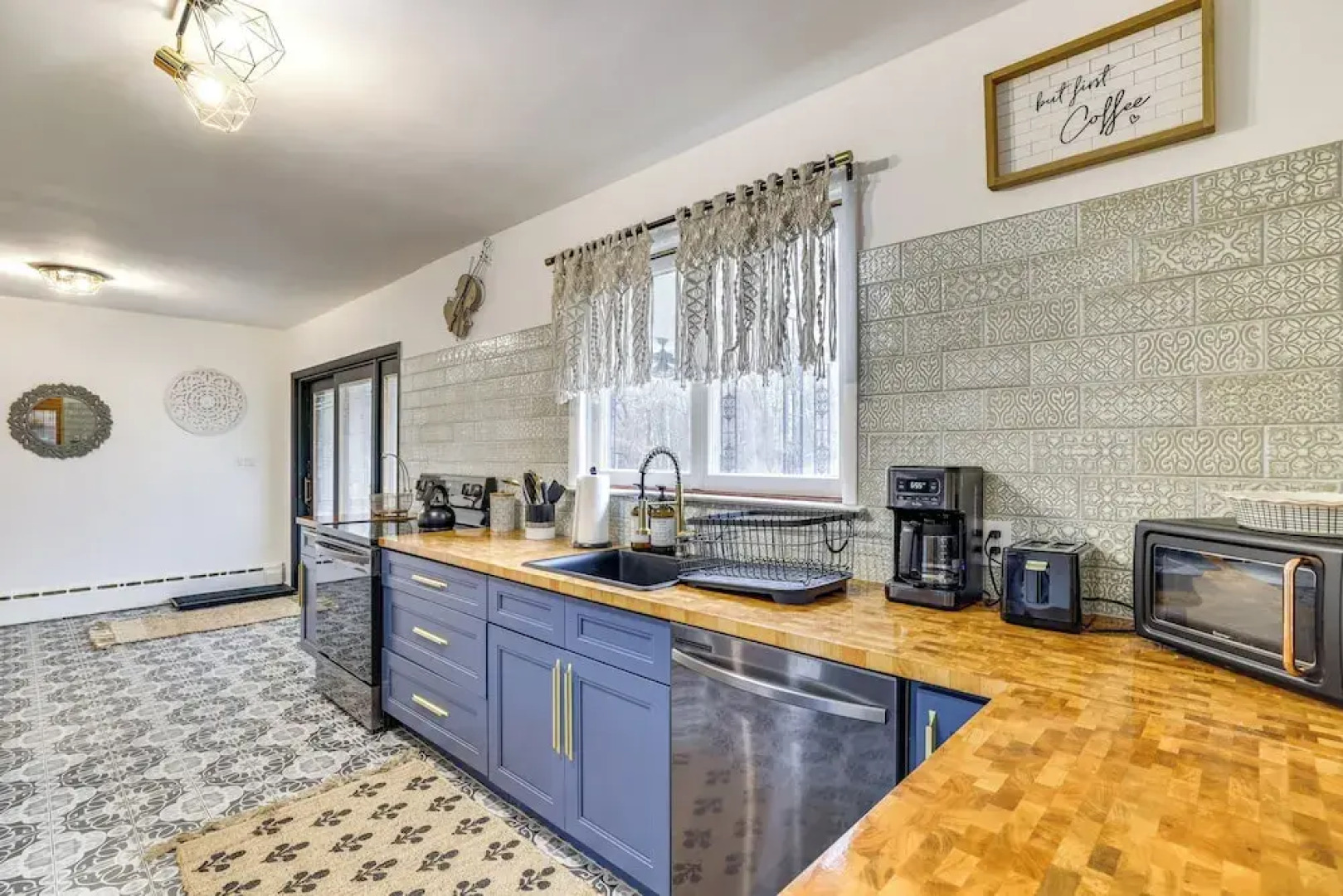 Outdoor Oasis: Cresco Family Home w/ Hot Tub