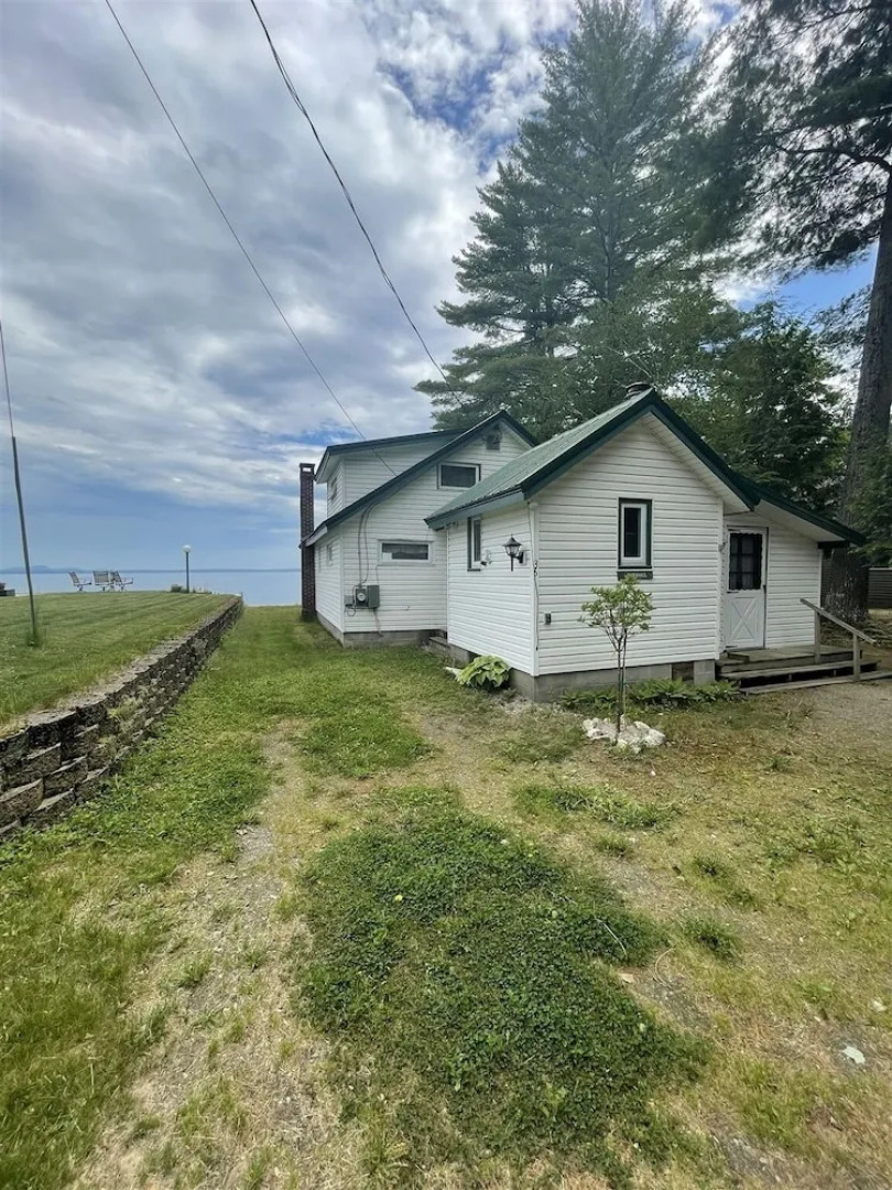 Camp Carroll Limit 6 3 Bedroom Home by RedAwning