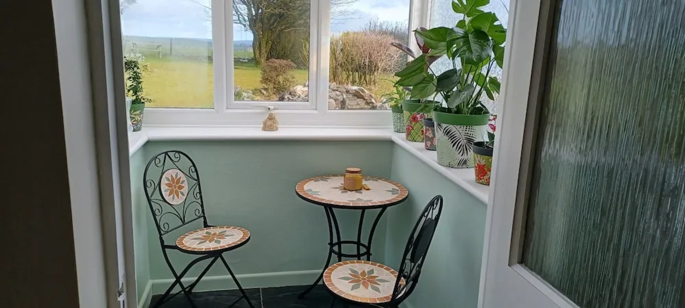 Relax With Amazing Views! 1-bed Studio in Tegryn