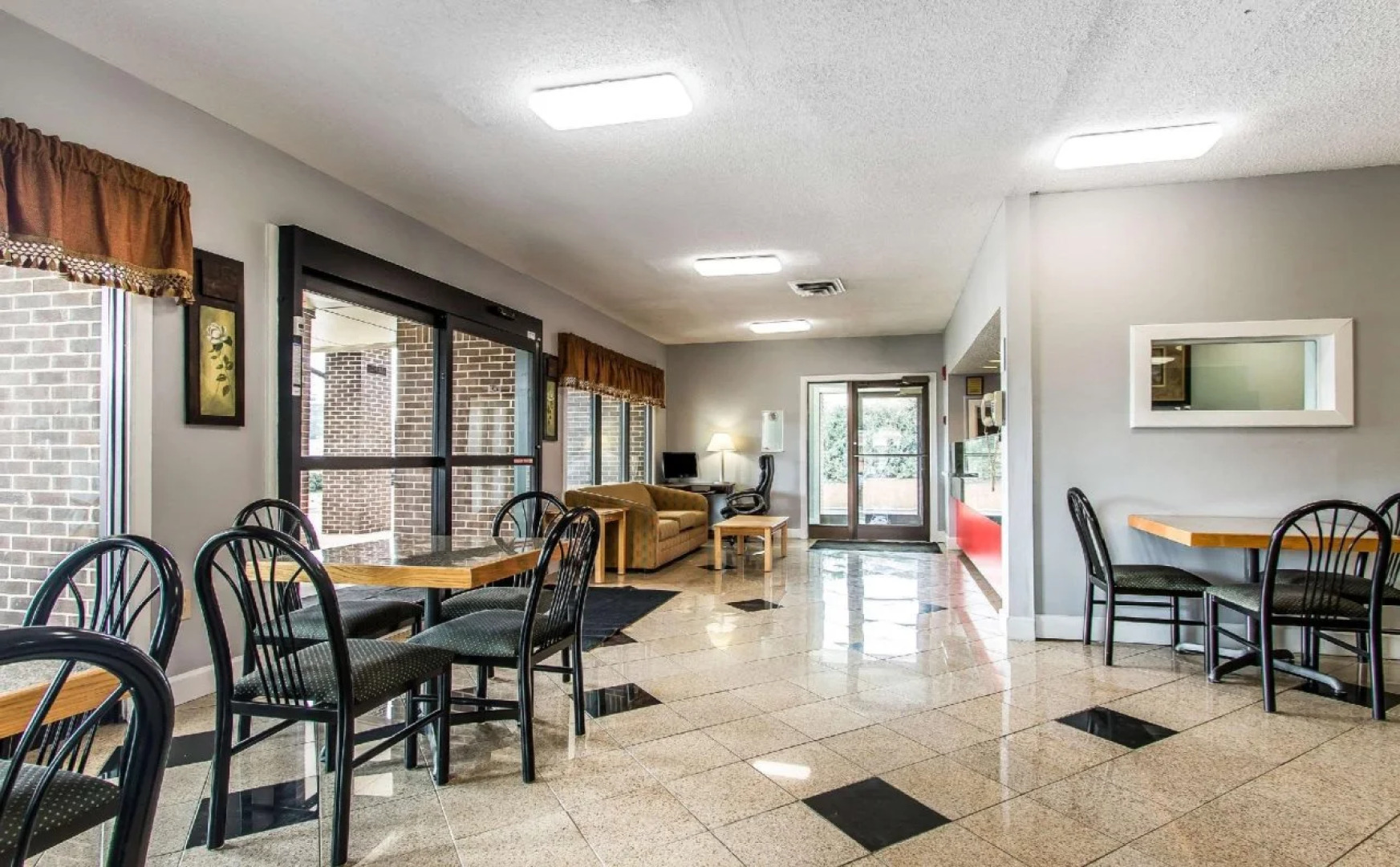 Econo Lodge Inn & Suites Huntsville University Area