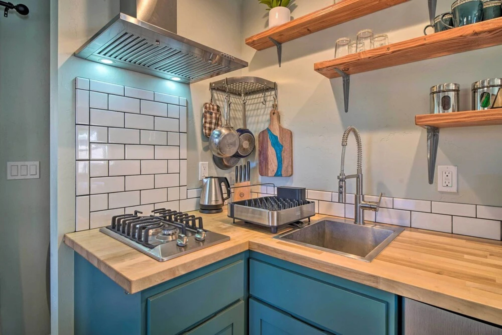 Chic Grants Pass Tiny Home ~ Half-mi to Dtwn!