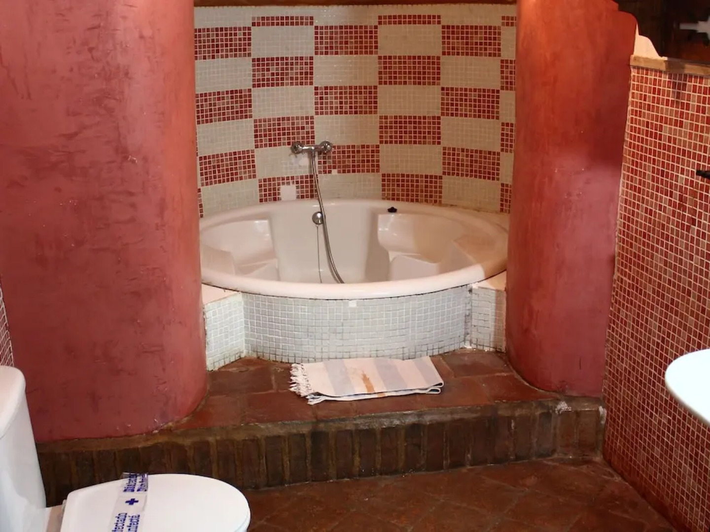 Rustic Cave House in Alcudia de Guadix With Pool