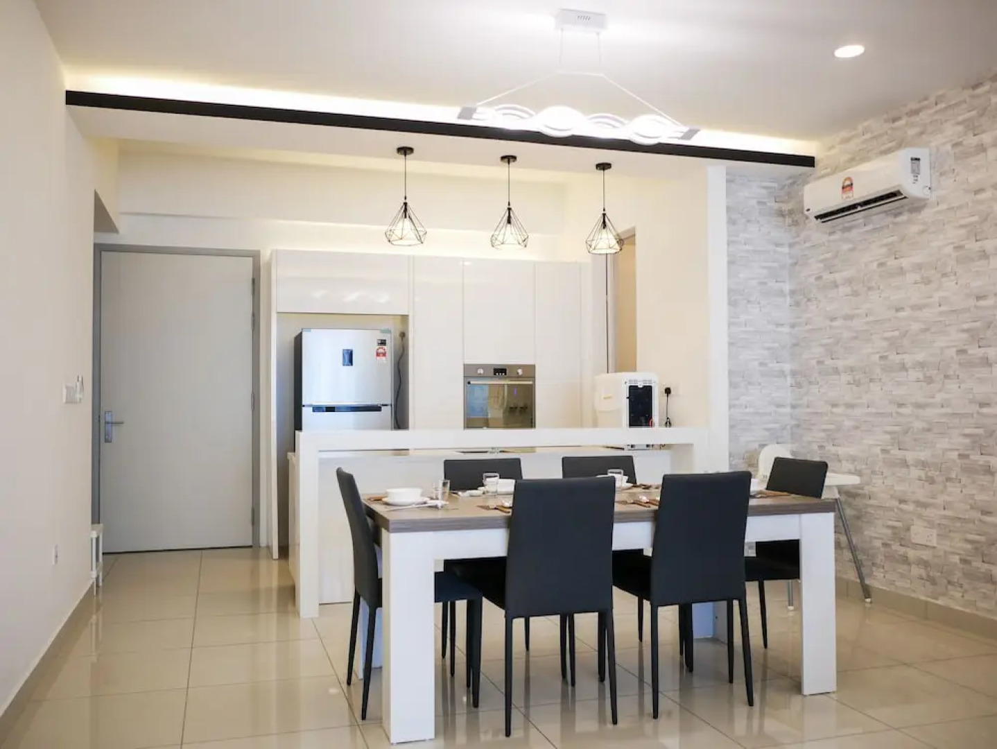 May Full Seaview Luxury Suite