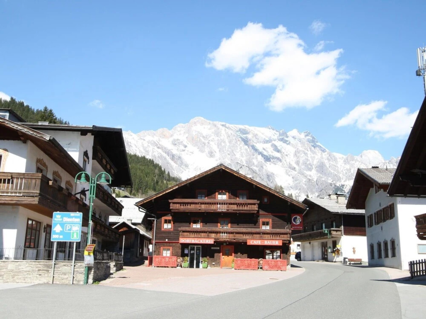 Contemporary Apartment With Ski Storage, Parking, Heating