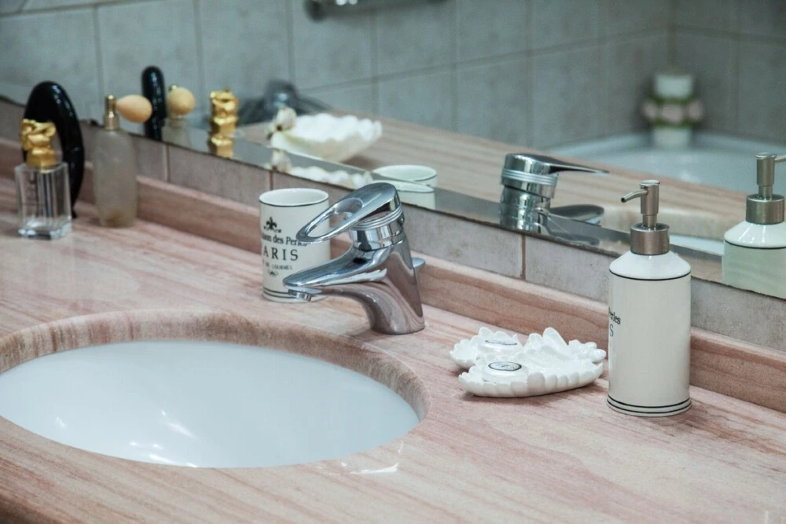 Deluxe 2 Bedroom apt in Petroupoli