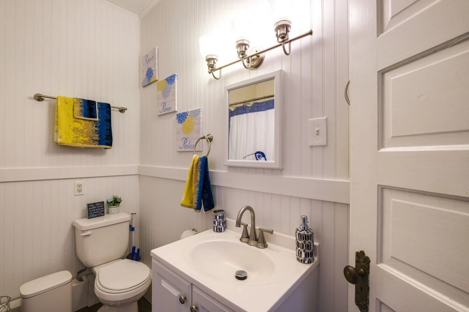 Cozy Roanoke Vacation Rental: 2 Mi to Downtown!