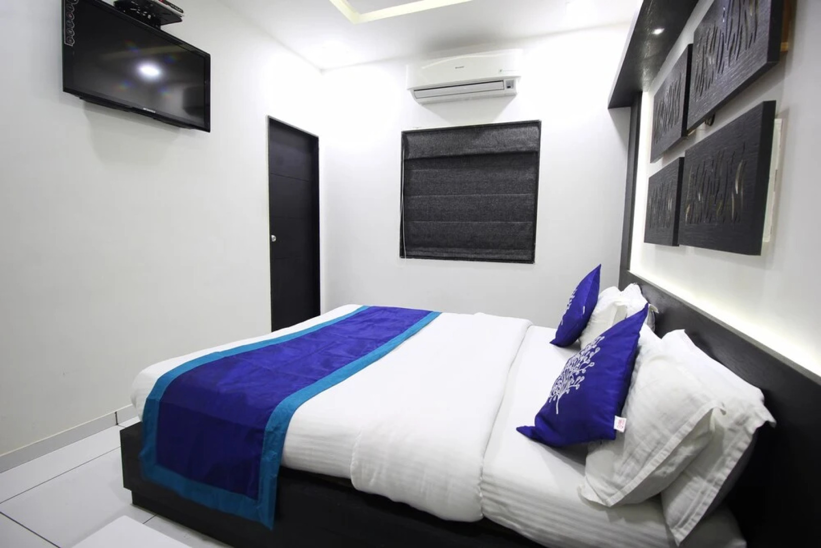 OYO 1319 Hotel Paramount Inn