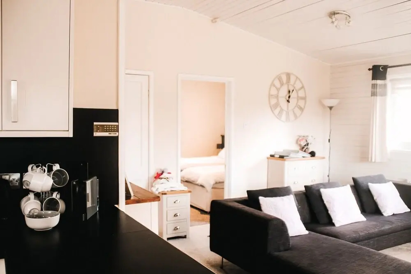 Keer Side Lodge, Luxury lodge with private hot tub at Pine Lake Resort