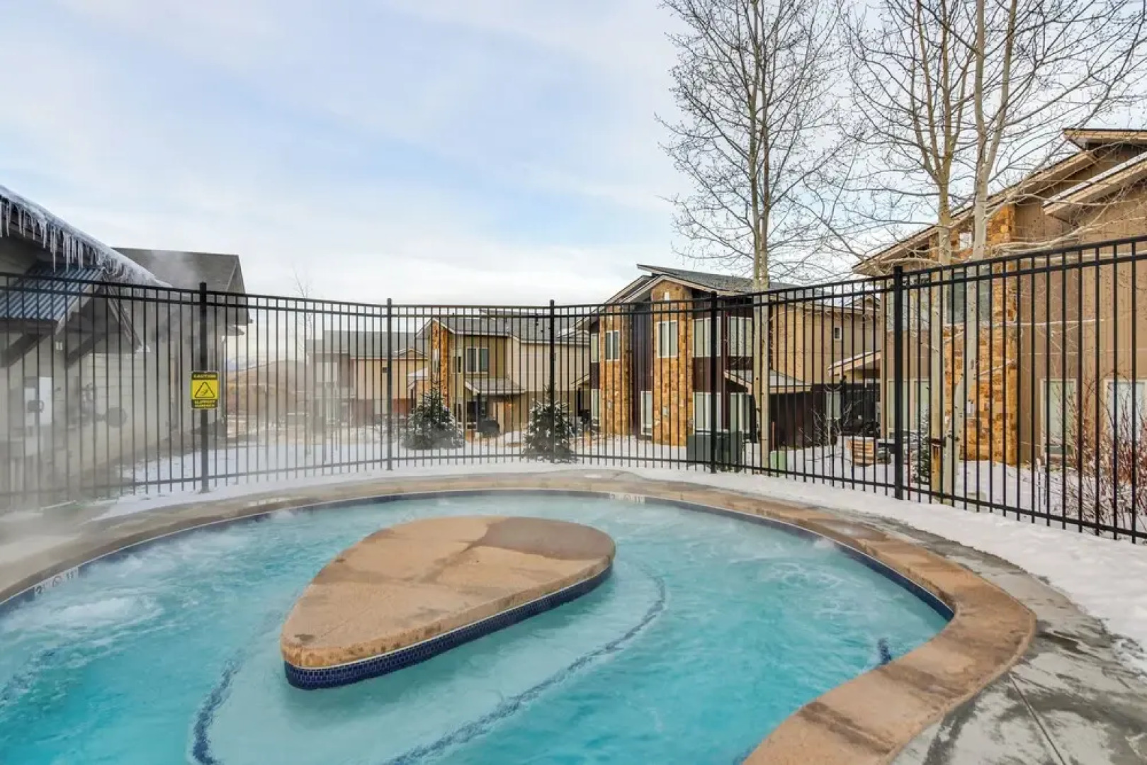 Ski-in/ski-out Granby Ranch Condo w/ Pool Access