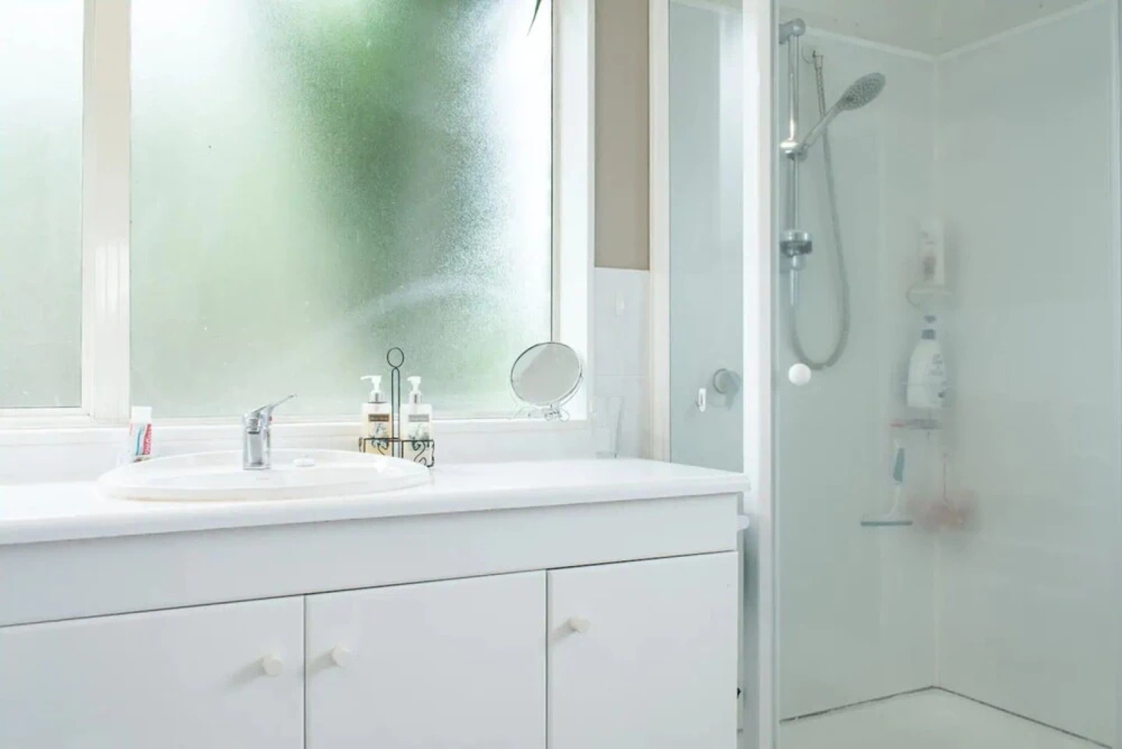 Grand 4 Bedroom Home With Balcony and Garden