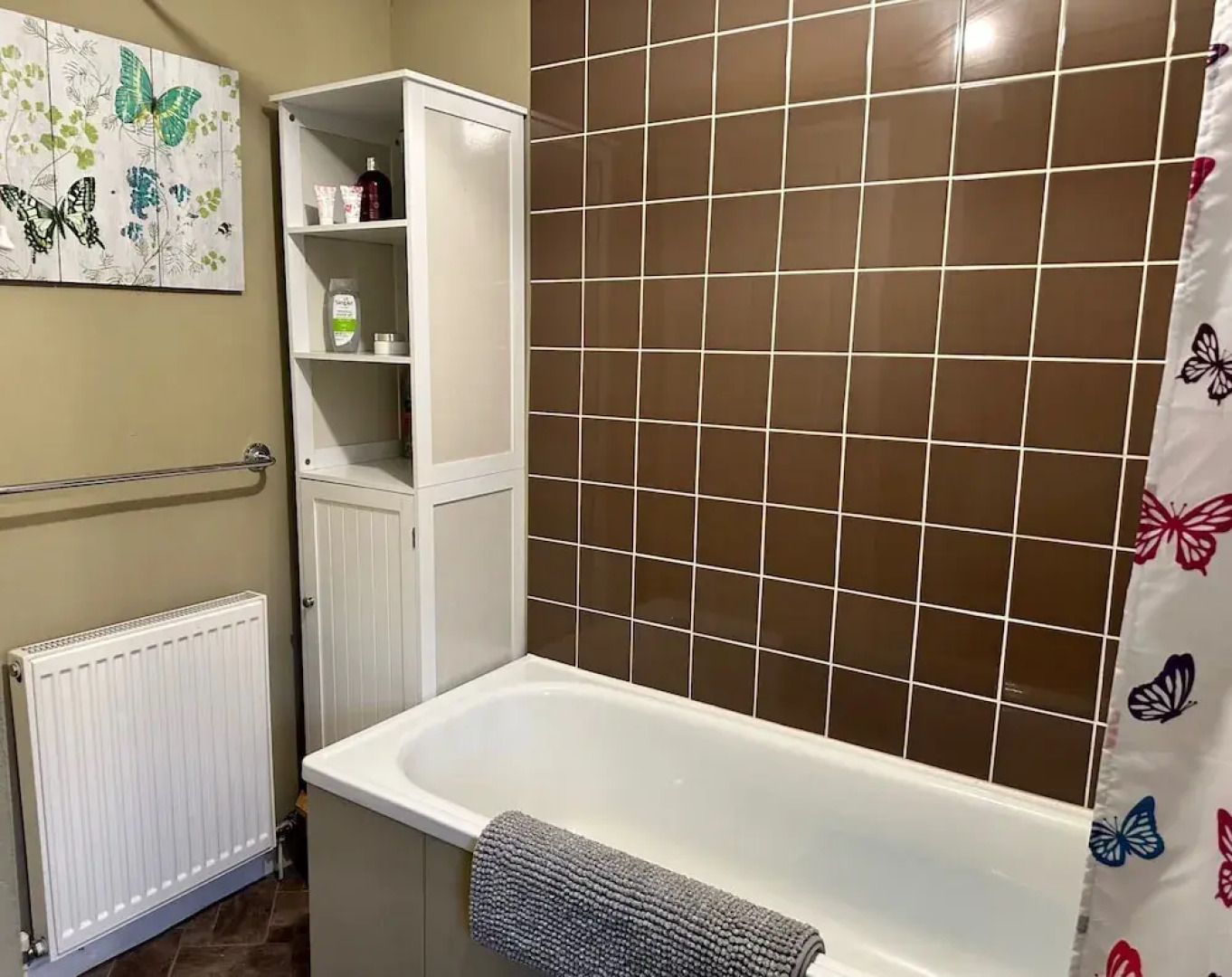 Llanidloes - Sleeps 7 - Parking - Pet Friendly