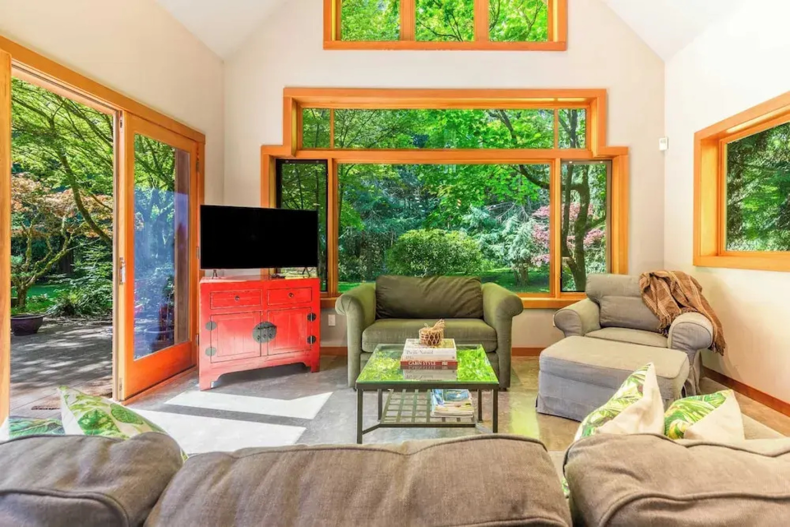 Rhythm Waters by Avantstay Garden Paradise, Pond