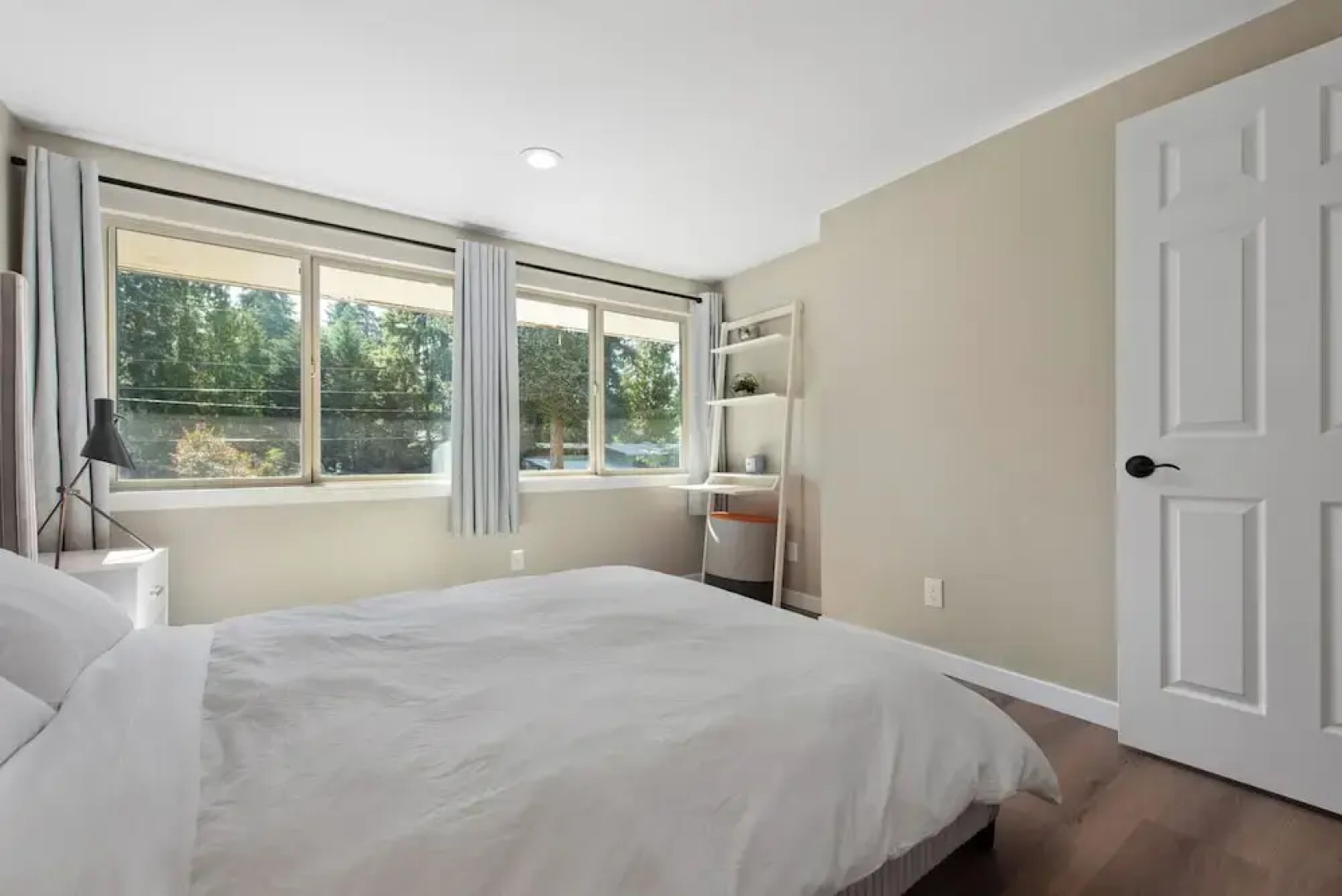 Stylish & Spacious Retreat in Downtown Bellevue