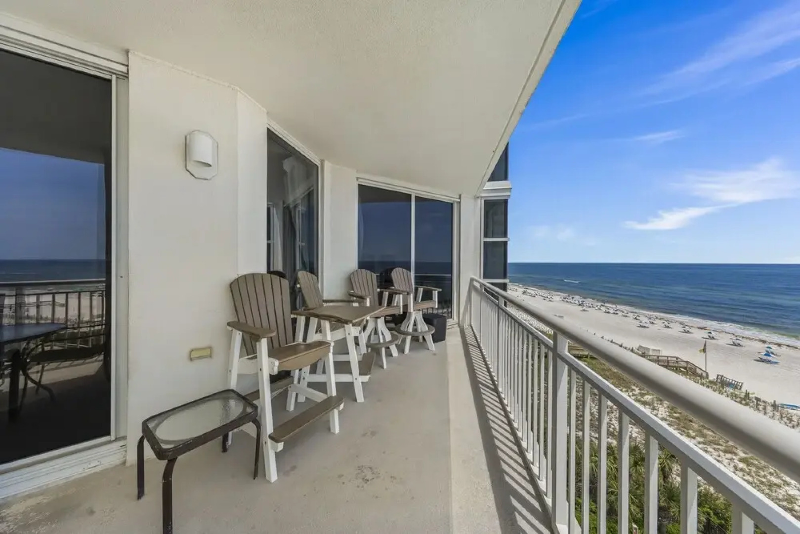 Palacio Condos by Hosteeva