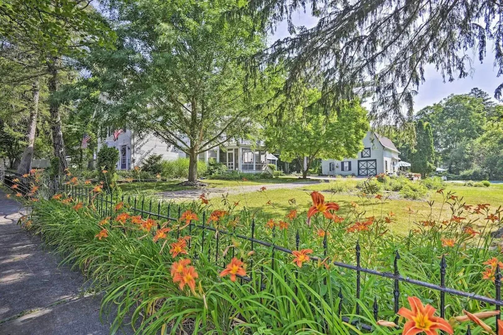 Walk to Eats: Mtn-view Hammondsport Hideaway!