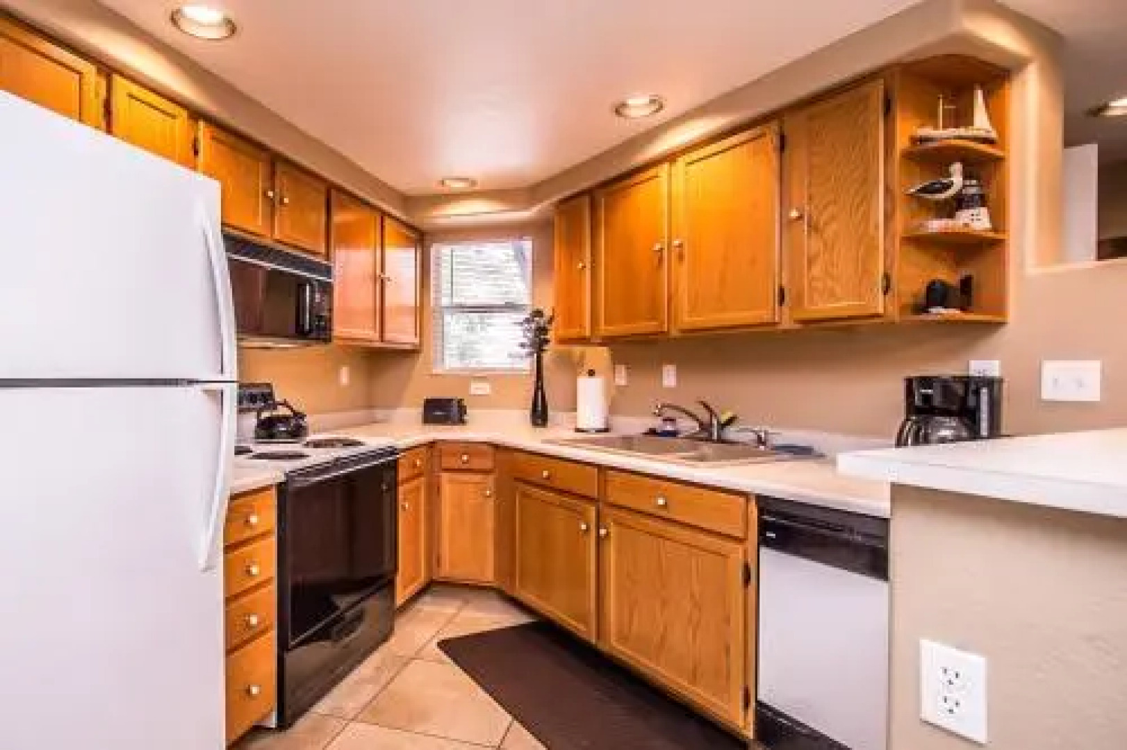 Private Resort Community Surrounded By Mountains w/3 Pool-Spa Complexes, ALL HEATED & OPEN 24/7/365!