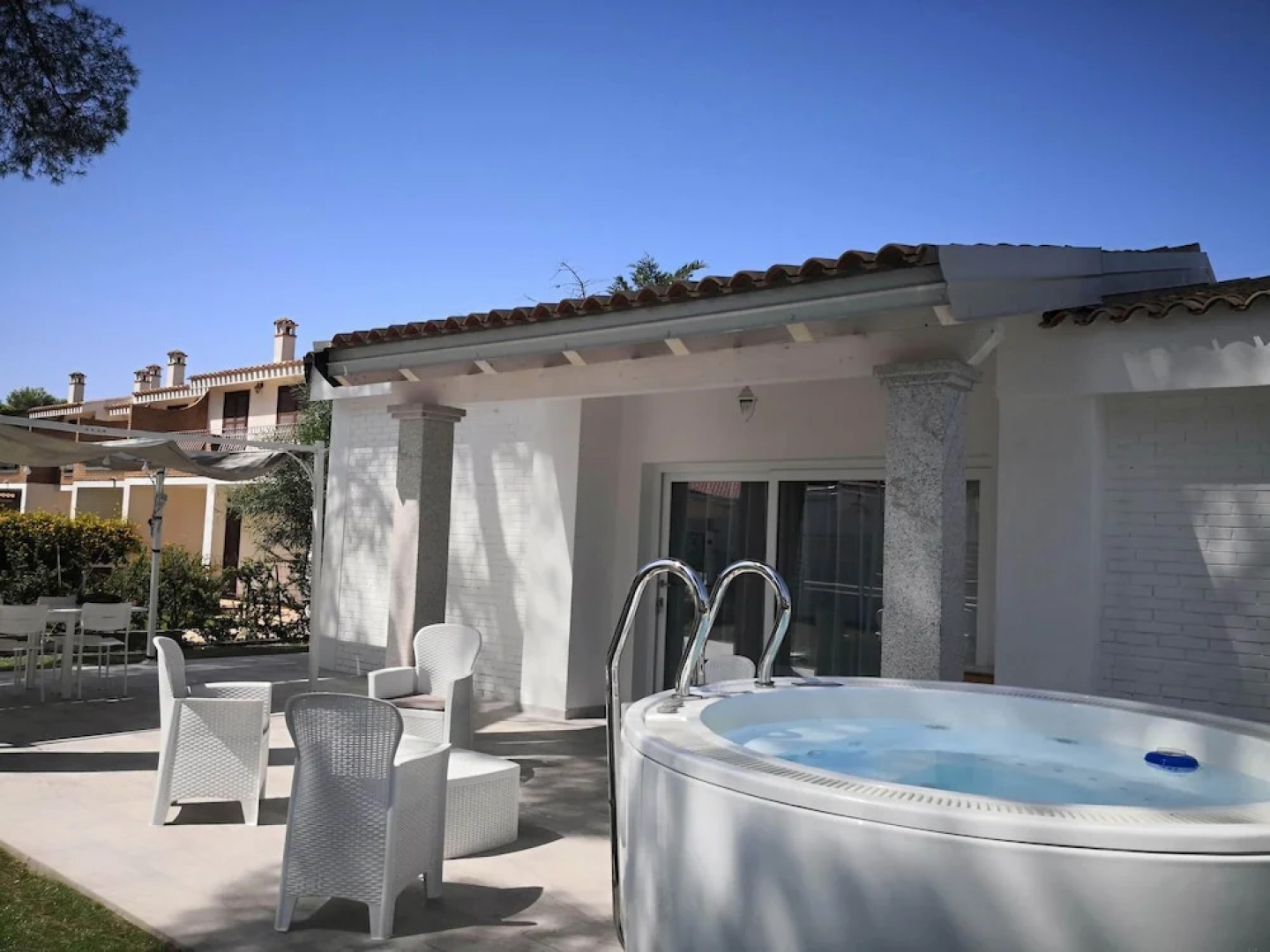 Ikebana Villas Porto Pino Beach