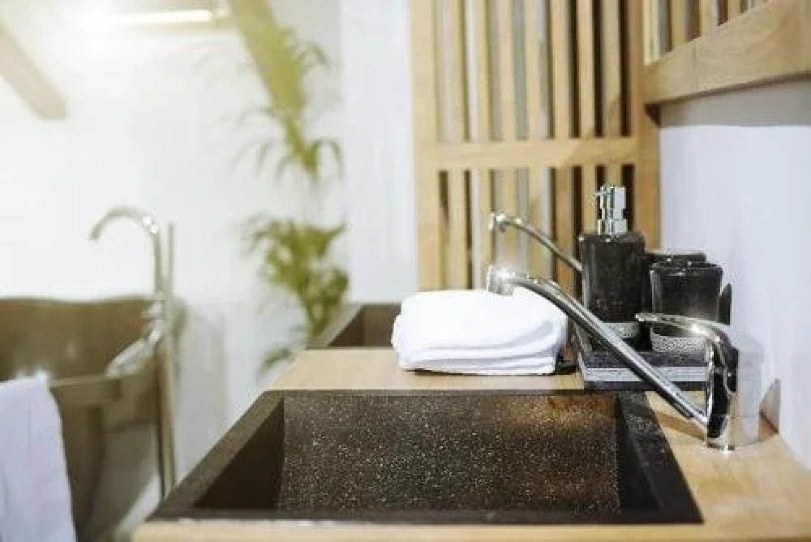 Dolphin Suites Hotel