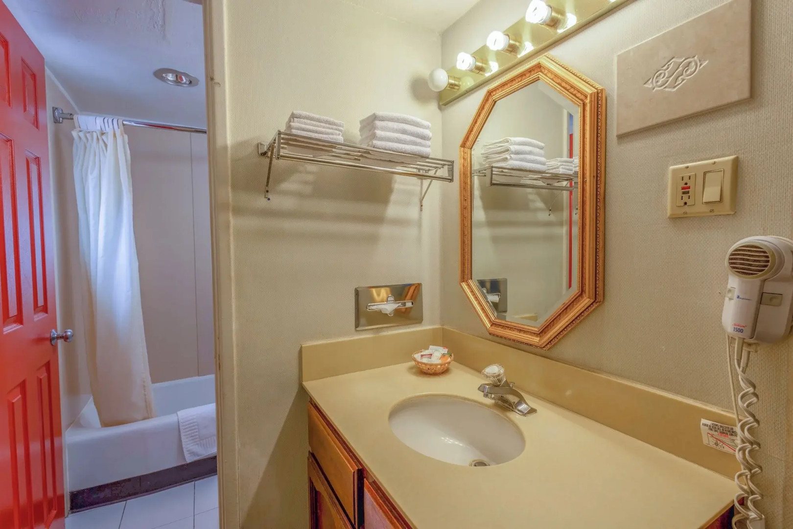 Royal Holiday Motel By Belvilla Gallup I-40