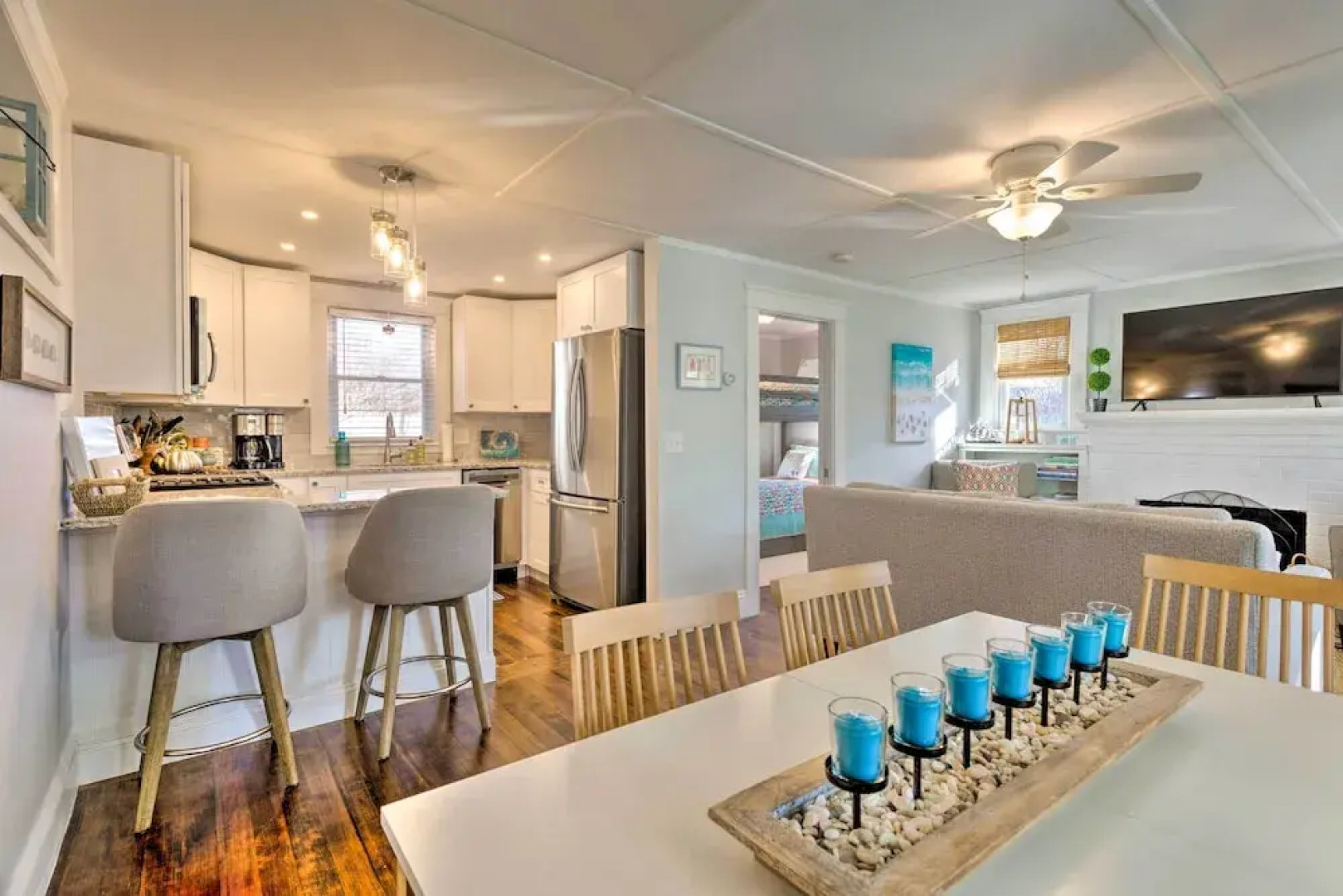 Cozy Coastal Cottage: 5 Mi to Narragansett Beach!