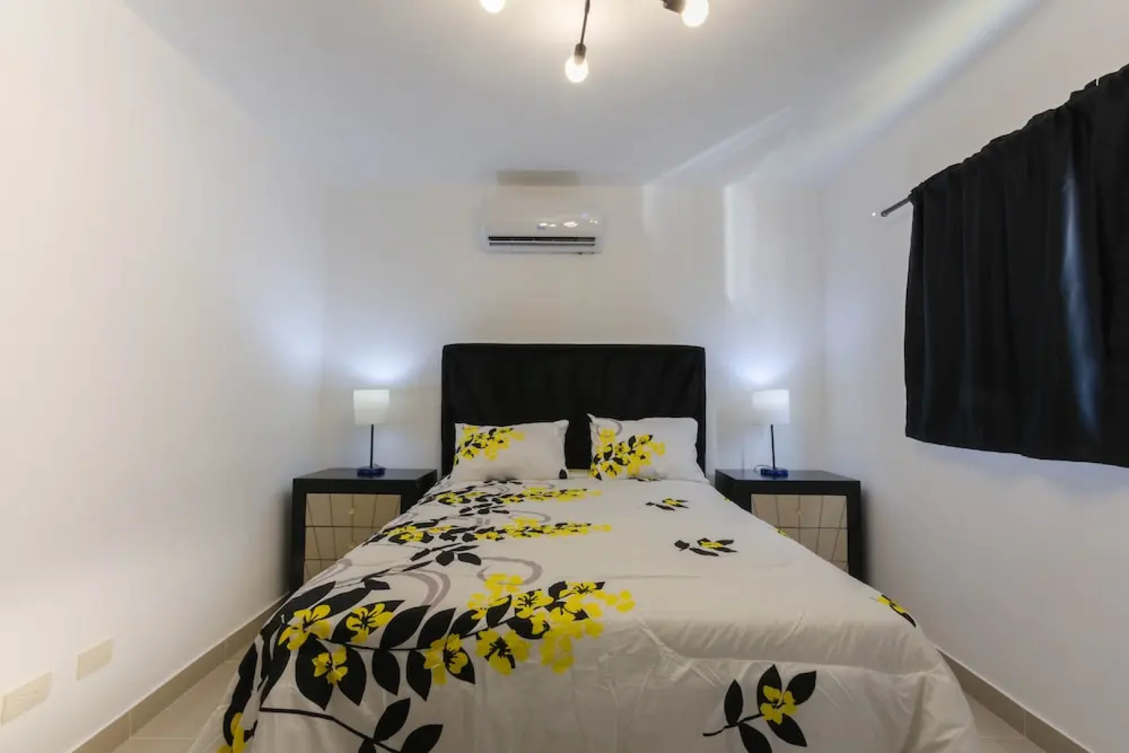 Modern Apt With free parking and AC 3brs