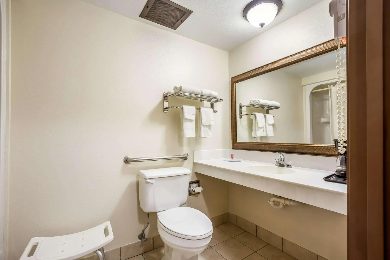 Econo Lodge Inn & Suites Fairview Heights - St. Louis