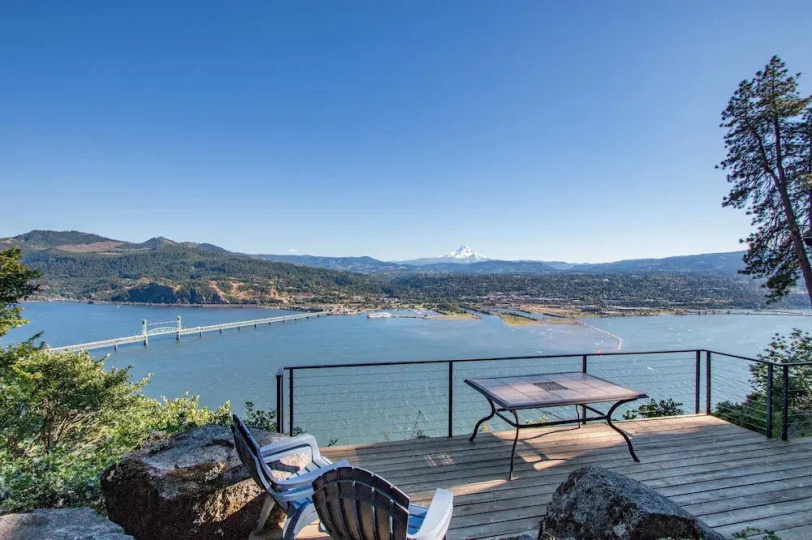 Eye On The Gorge 2 Bedroom Home by RedAwning