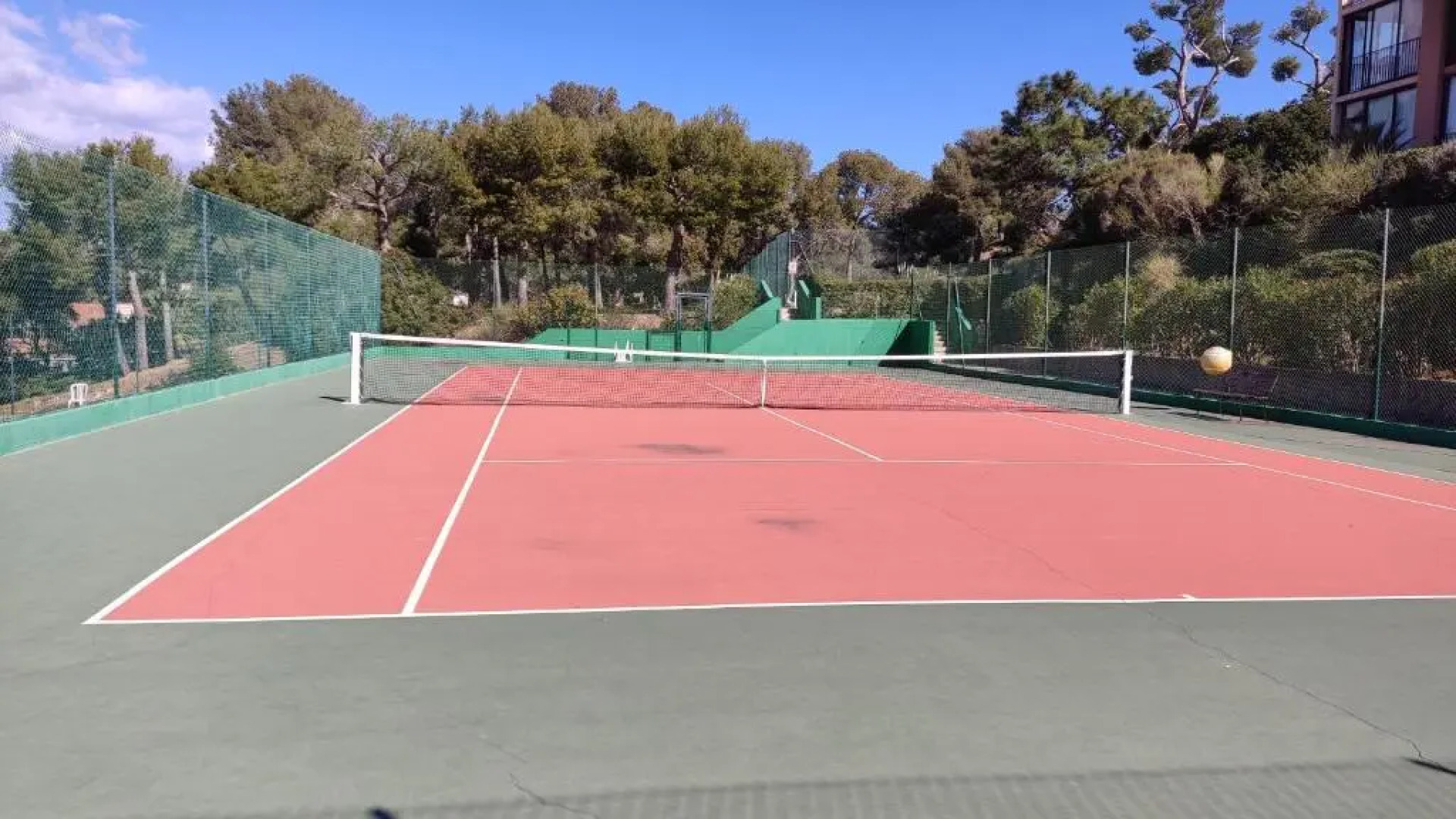 Cap au Soleil pour cet appartement avec piscine