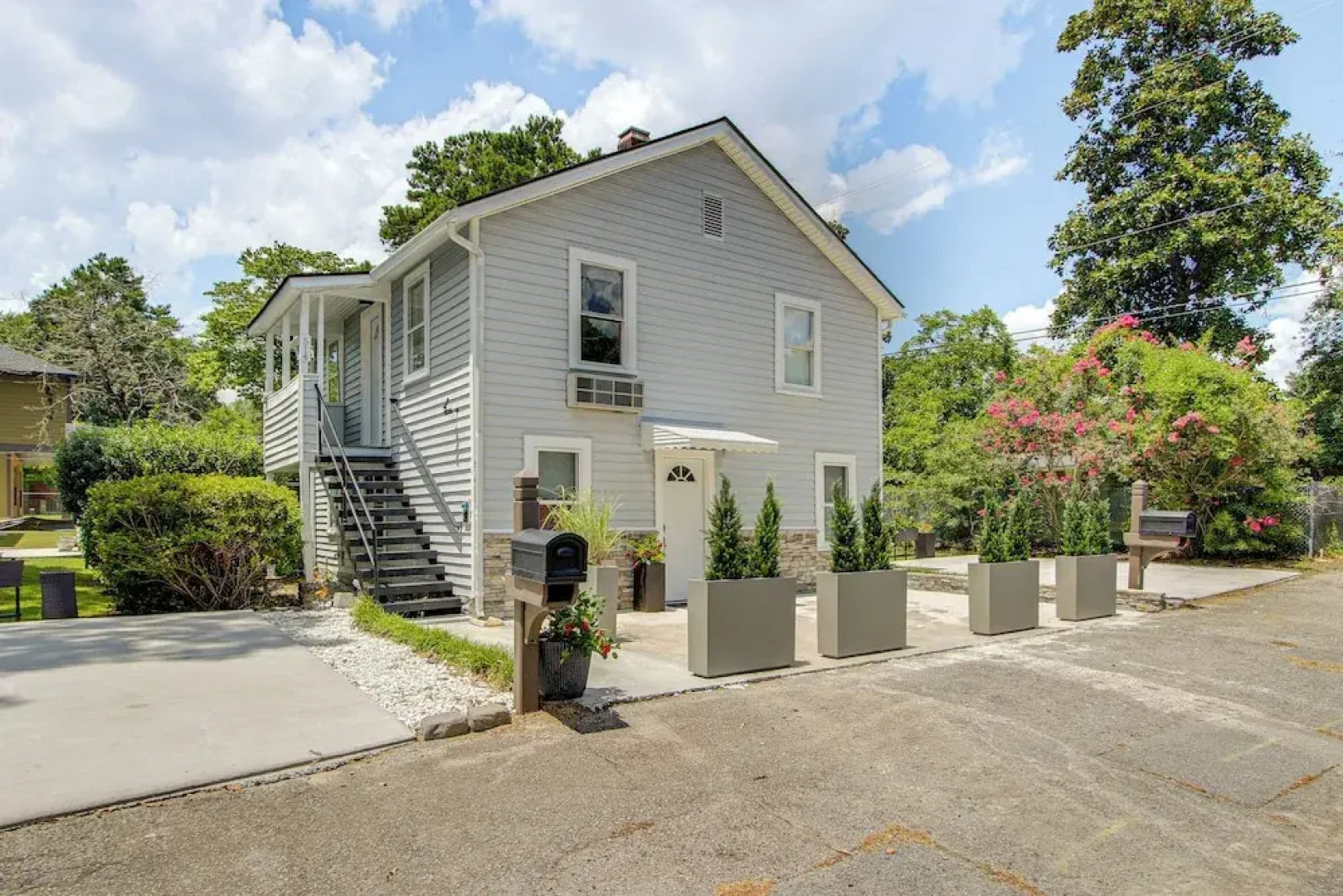 2 Mi to USC Campus: Peaceful Apartment w/ Yard