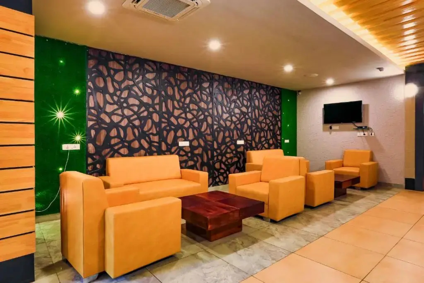 OYO 9265 Blue Lagoon Premium Hotel