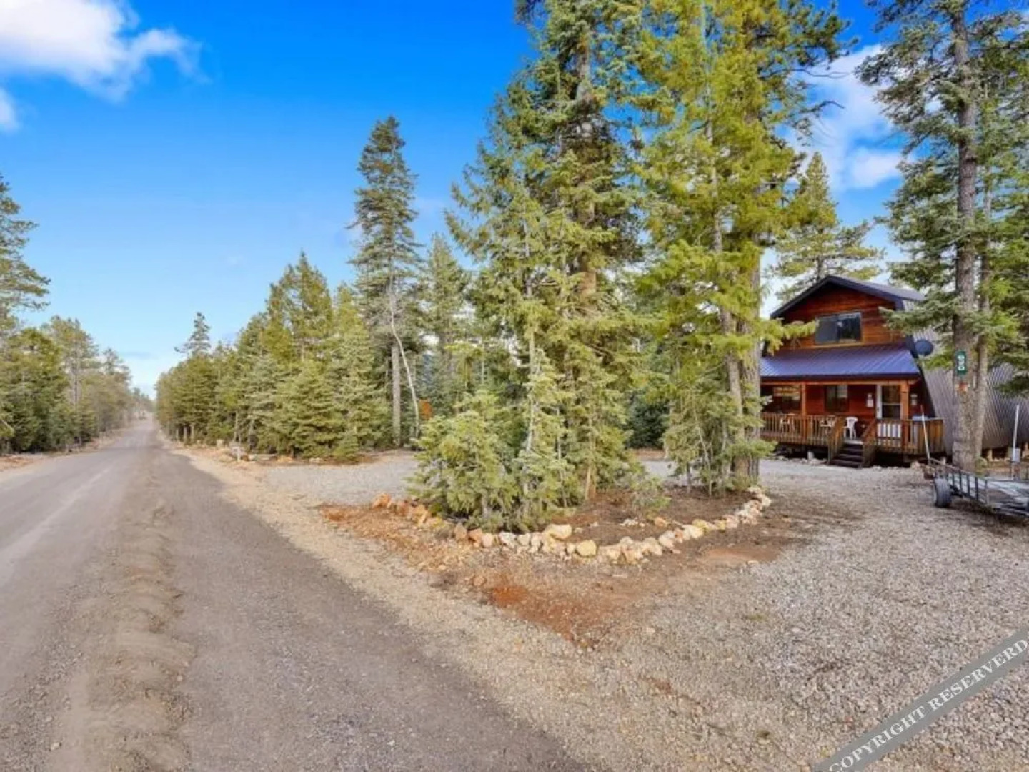 The Pit Stop Sleeps upto 10 people by RedAwning