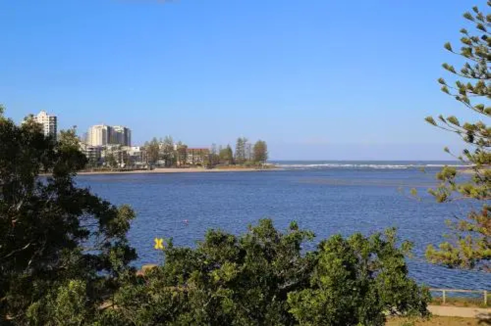 Golden Shores Unit 1, 21 Landsborough Parade