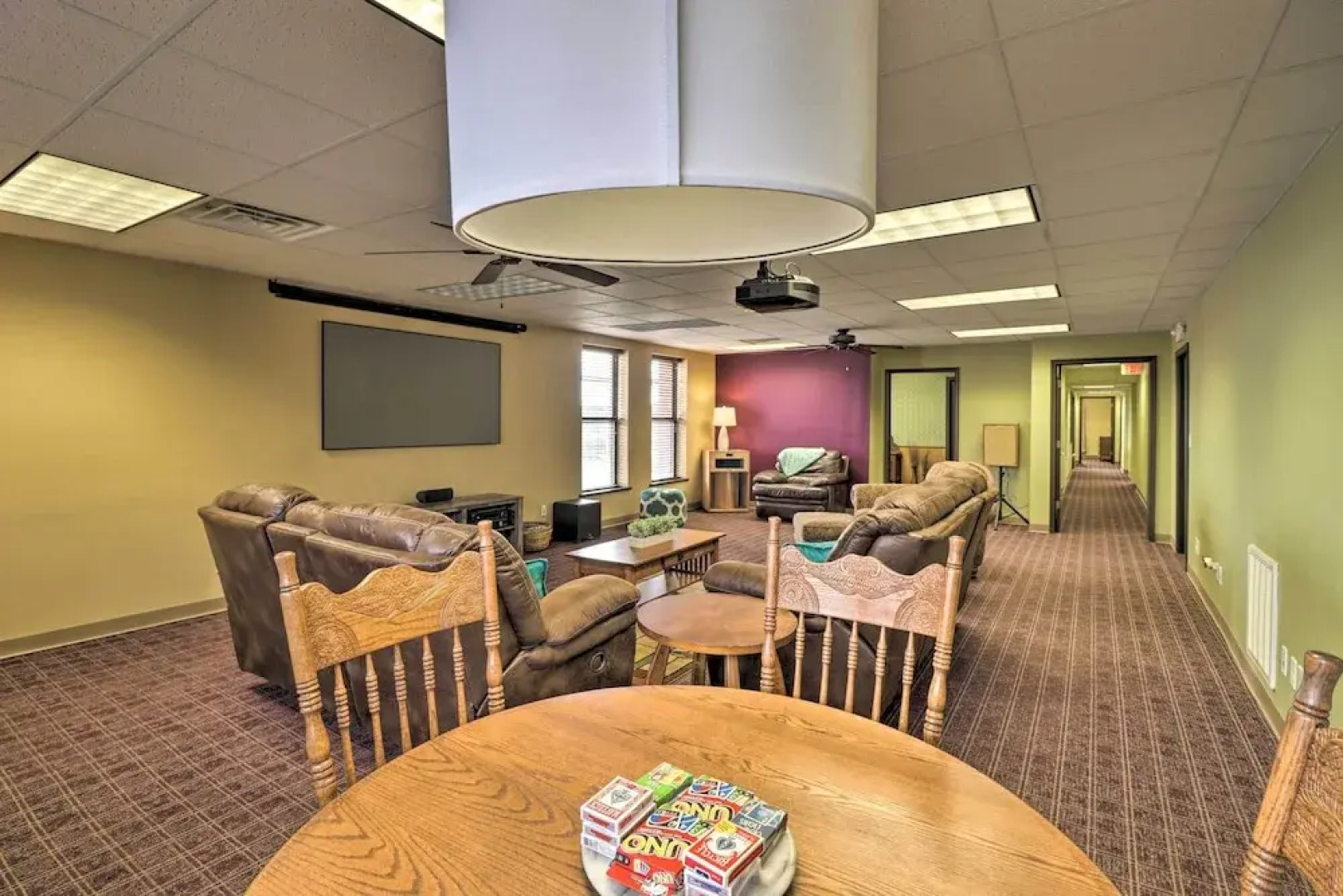 Roomy Multi-family Retreat in Dtwn Mountain Home!